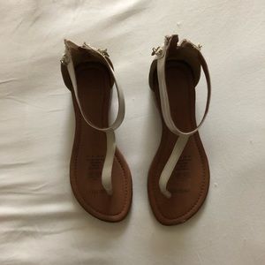 Andrea Thong Sandals like NEW!